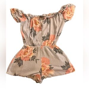 Super cute romper!